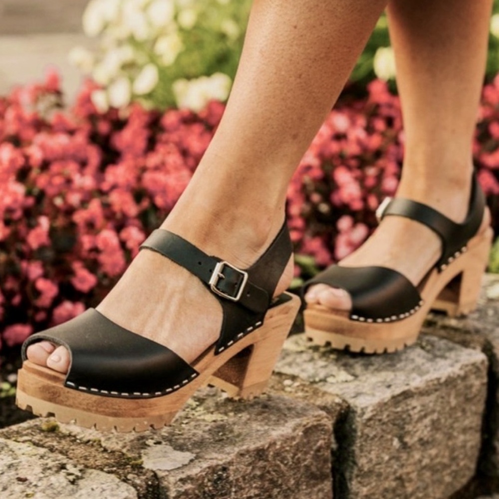 ❤️… MÍA GRETA Black Leather Women's Sandals - Picture 5 of 7